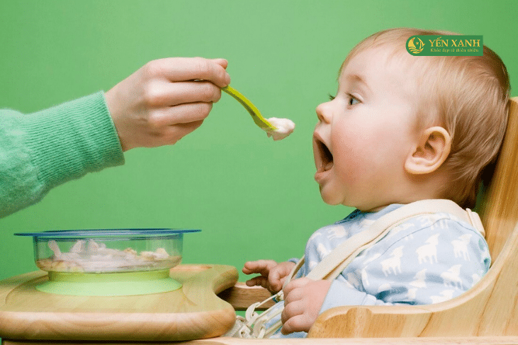 Bé 2 tuổi ăn yến được không